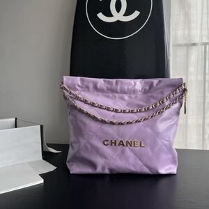 Chanel 22 Large in Quilted Shiny Calfskin